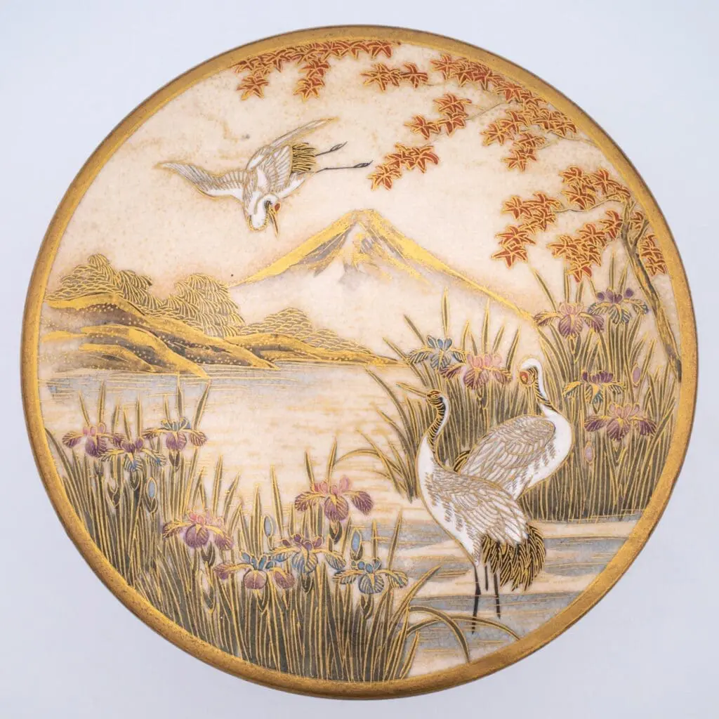 Fine Antique Japanese Satsuma Tripod Box and Cover by Kitamura Yaichiro. Signed 喜多村