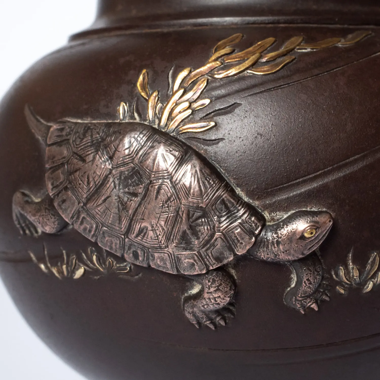 Fine Antique Japanese Silver and Gold Inlay Koro by Tozan Katsunobu. Meiji Period