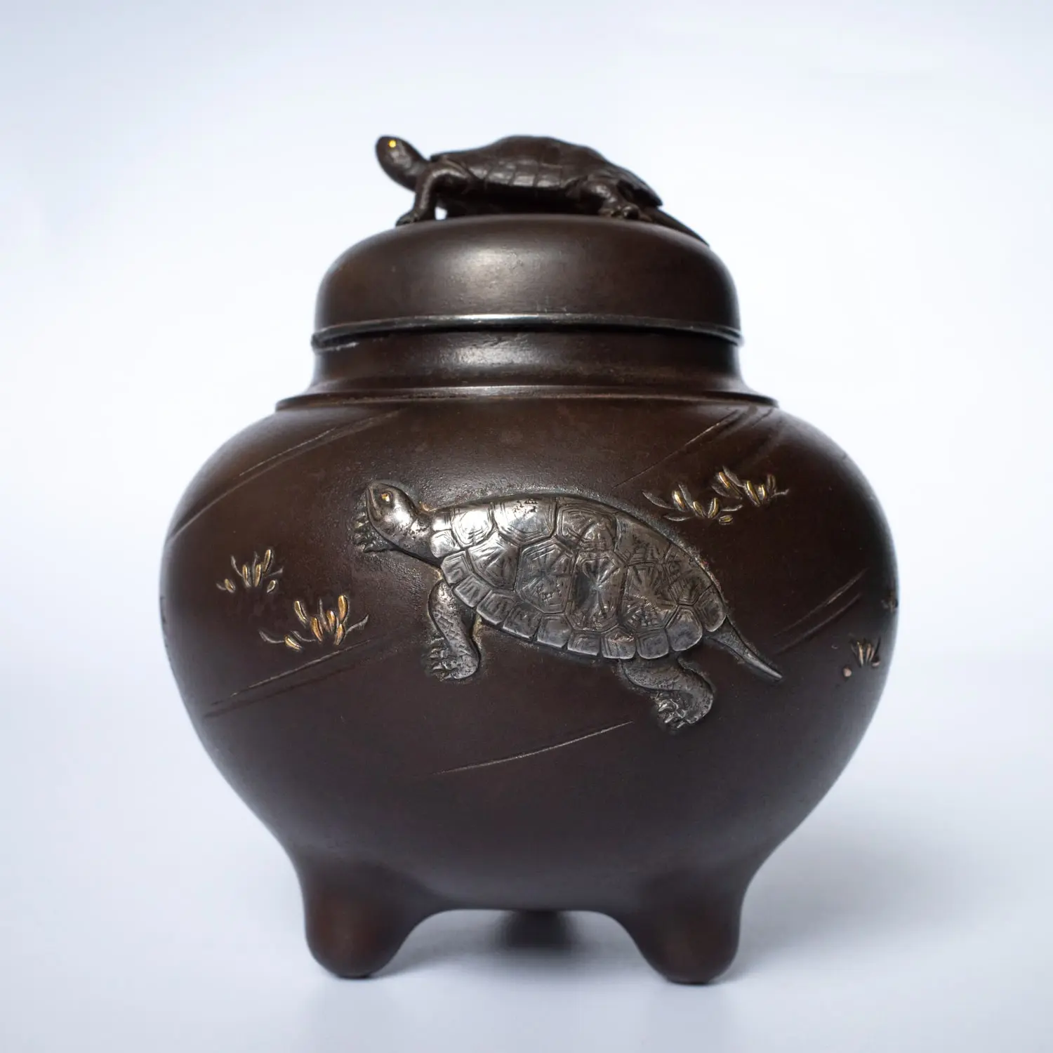 Fine Antique Japanese Silver and Gold Inlay Koro by Tozan Katsunobu. Meiji Period