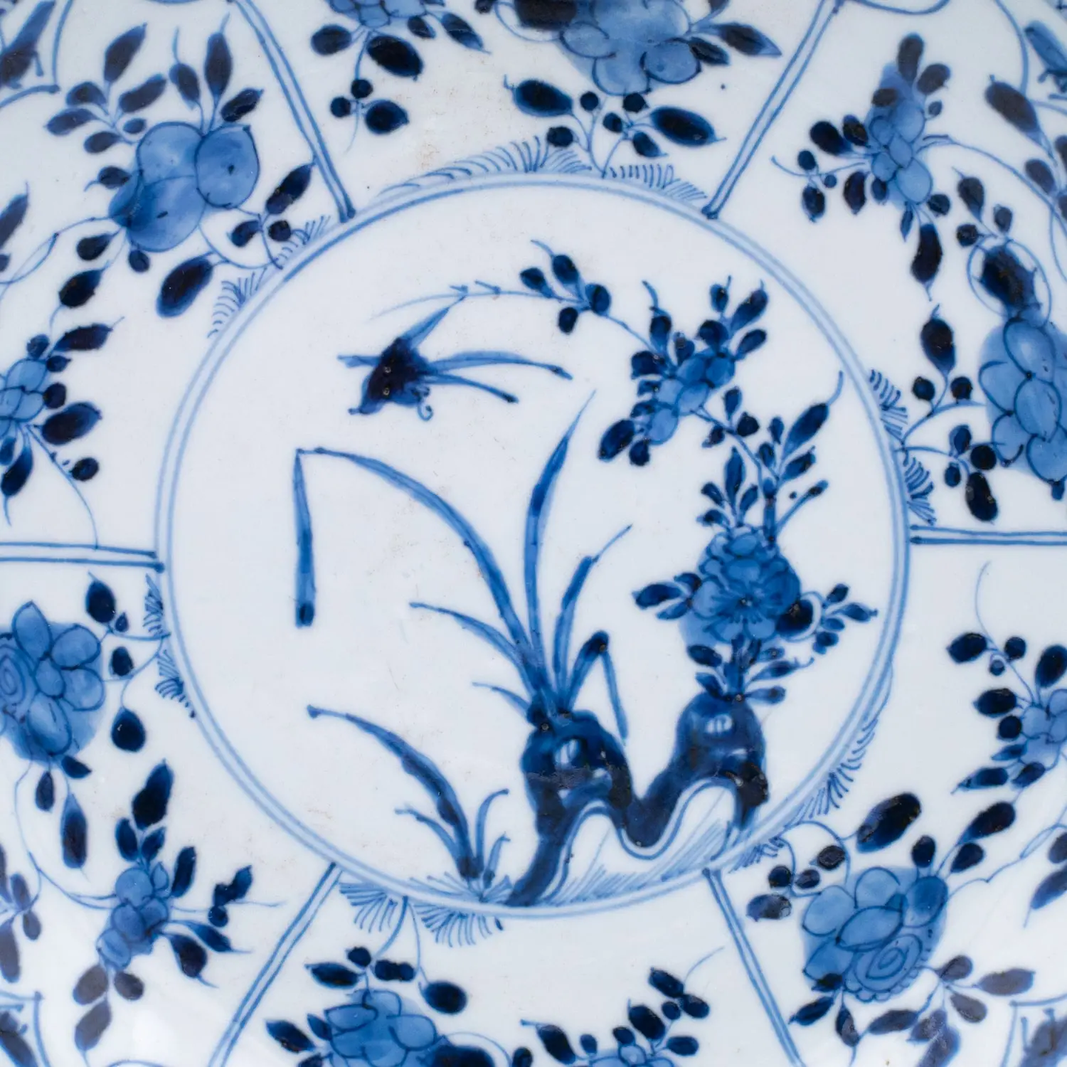 Antique Chinese Blue and White Export Porcelain Dish With Floral Decoration. Early 18th century