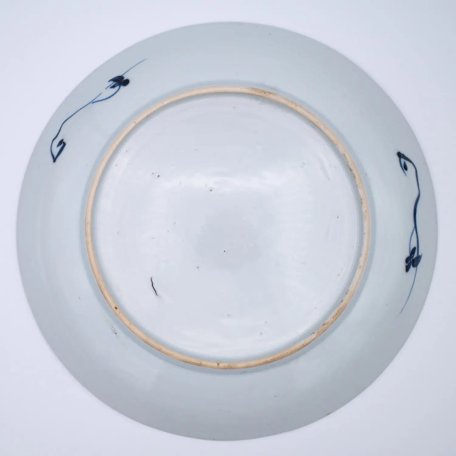 Antique Chinese Blue and White Export Porcelain Dish With Floral Decoration. Early 18th century