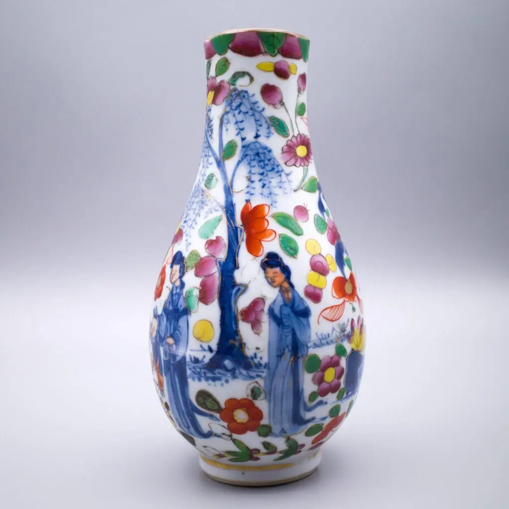 Clobbered Antique Chinese Blue and White Long Eliza Vase With Kangxi Conch Shell Mark