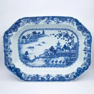 Antique Chinese Blue and White Export Porcelain Tureen Stand. 18th Century, Qianlong Period