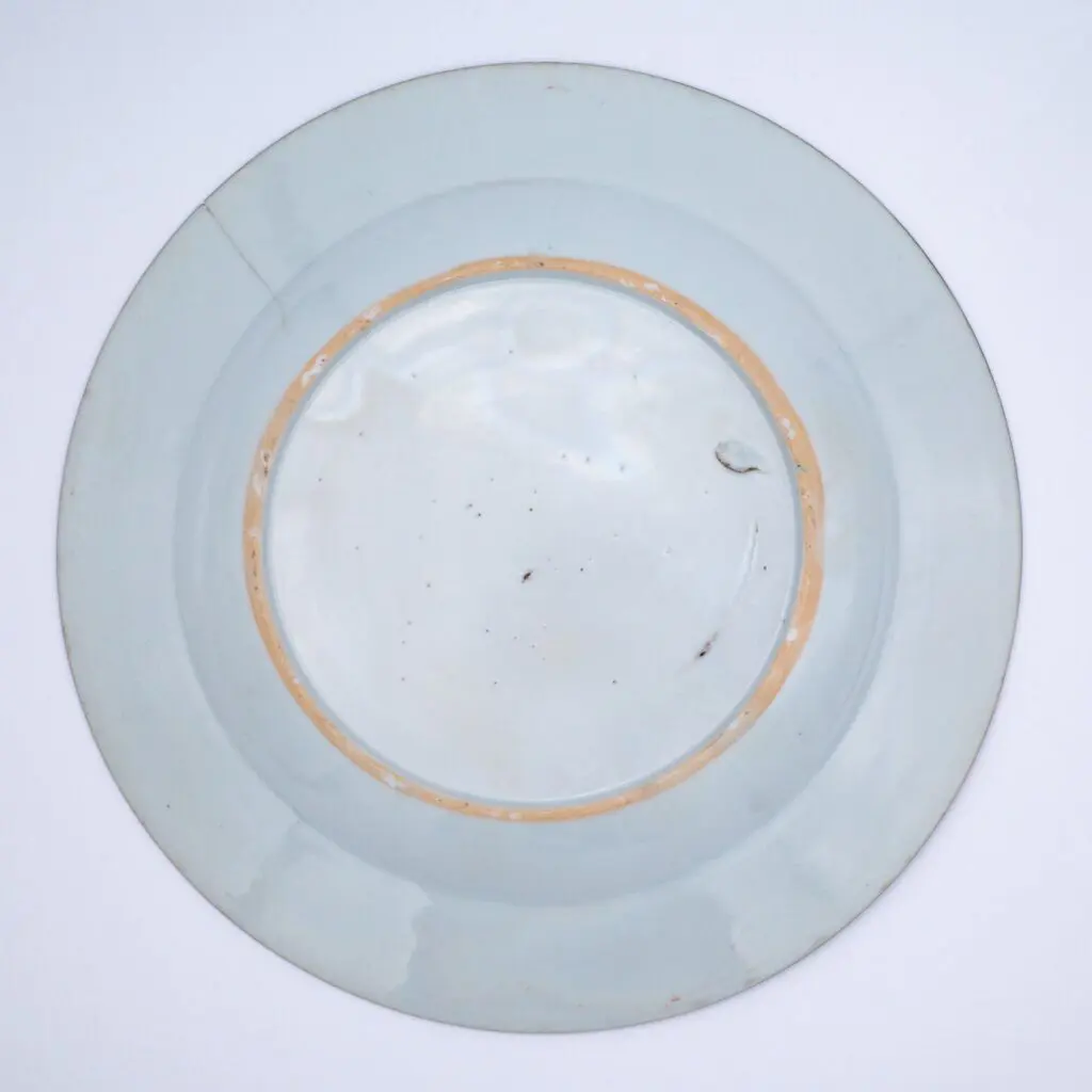 Famille rose decorated export porcelain dish, c. Yongzheng period (1722-1735)