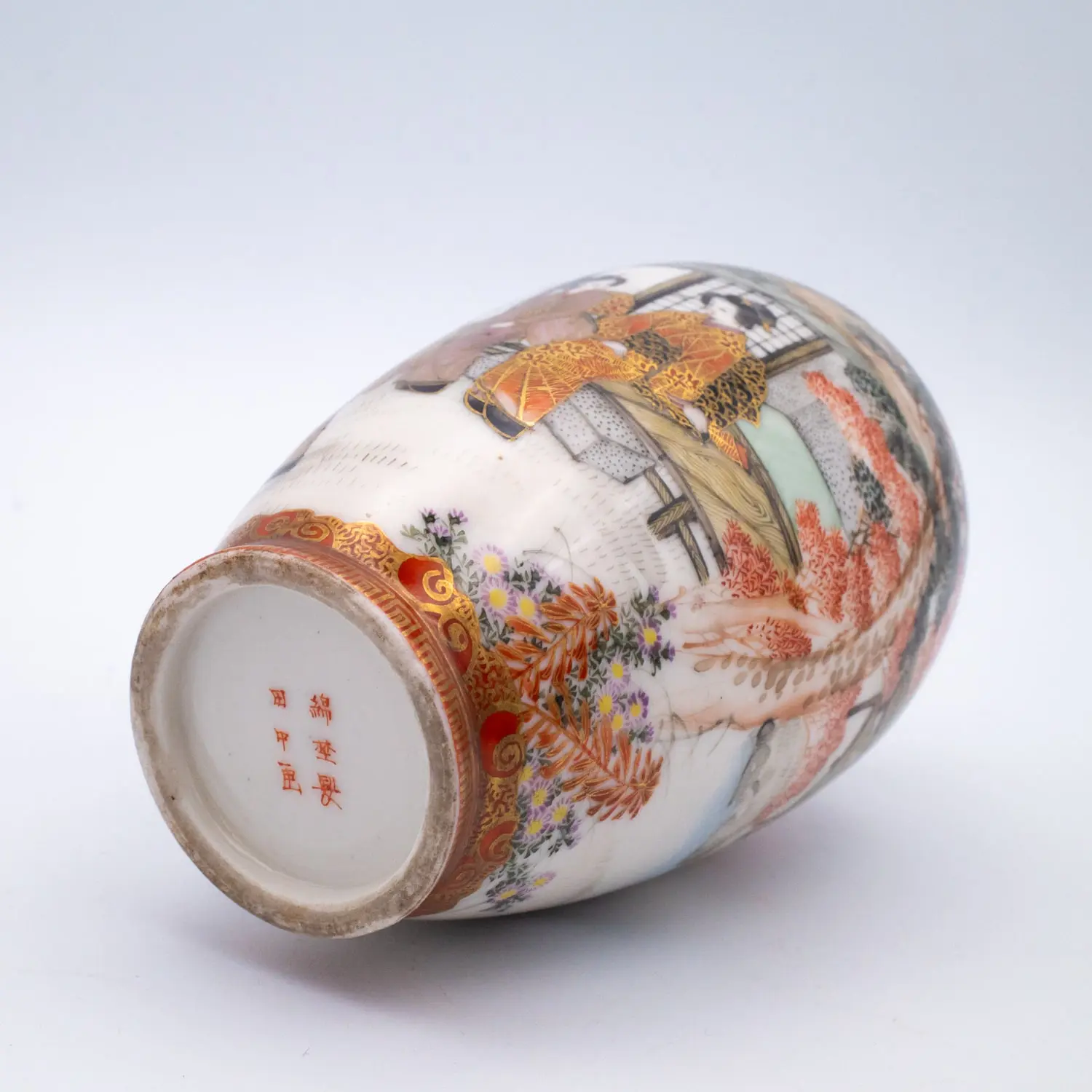 Fine Antique Japanese Meiji Kutani Porcelain Vase by Watano. Painted by Tanaka