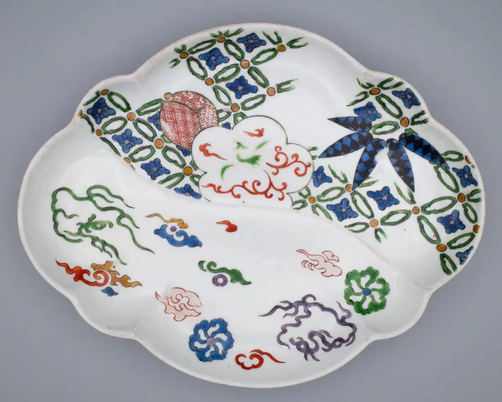 Rare Antique Japanese Ko Kutani Quatrefoil Dish With Fuku Mark Edo or Meiji
