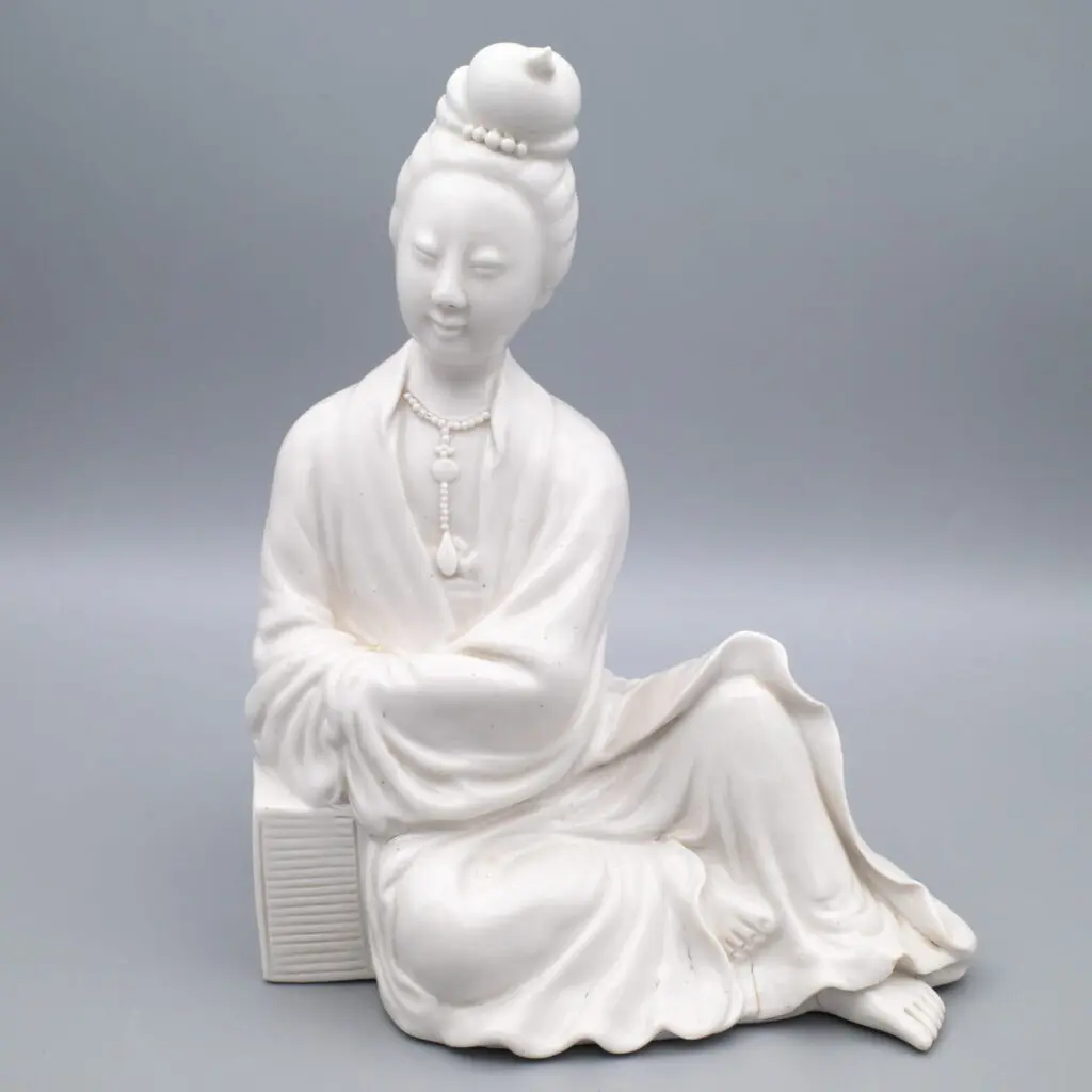 Chinese Vintage Blanc De Chine Style Porcelain Guanyin Kwan Yin Figure 20th C