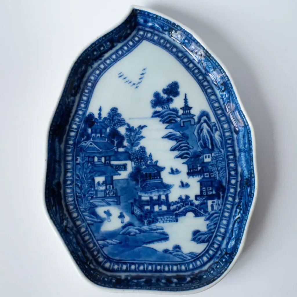 Fine Chinese Antique 18thC Qianlong Blue White Export Porcelain Leaf Shaped Dish