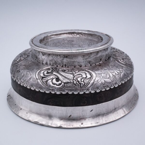 Antique Tibetan Burl Wood and Chased Silver Jha Phor or Tsampa Bowl. 19th century