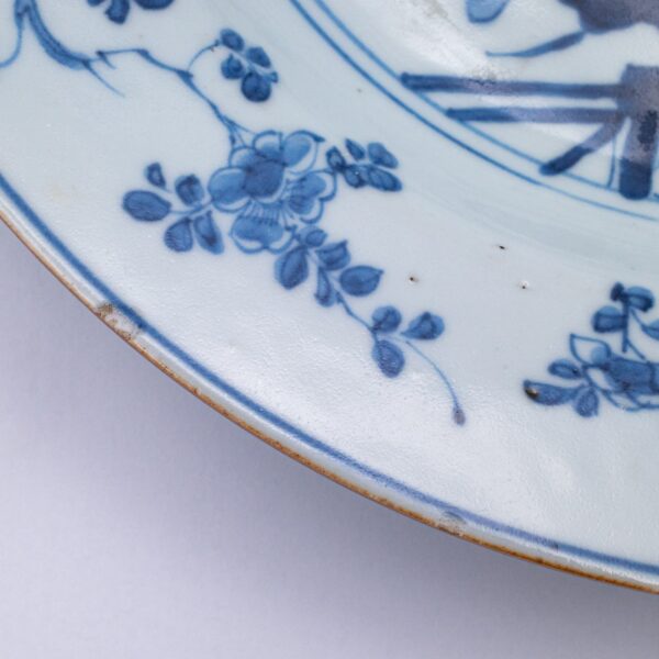 Large 18th Century Chinese Blue and White Export Porcelain Dish With Floral Decoration. Yongzheng Period
