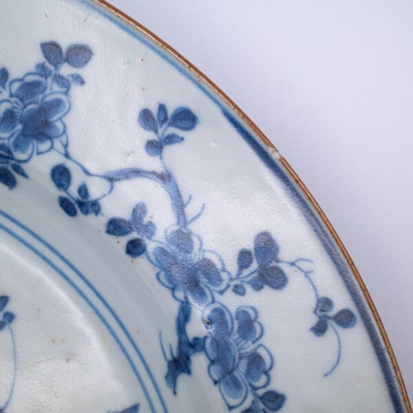 Large 18th Century Chinese Blue and White Export Porcelain Dish With Floral Decoration. Yongzheng Period