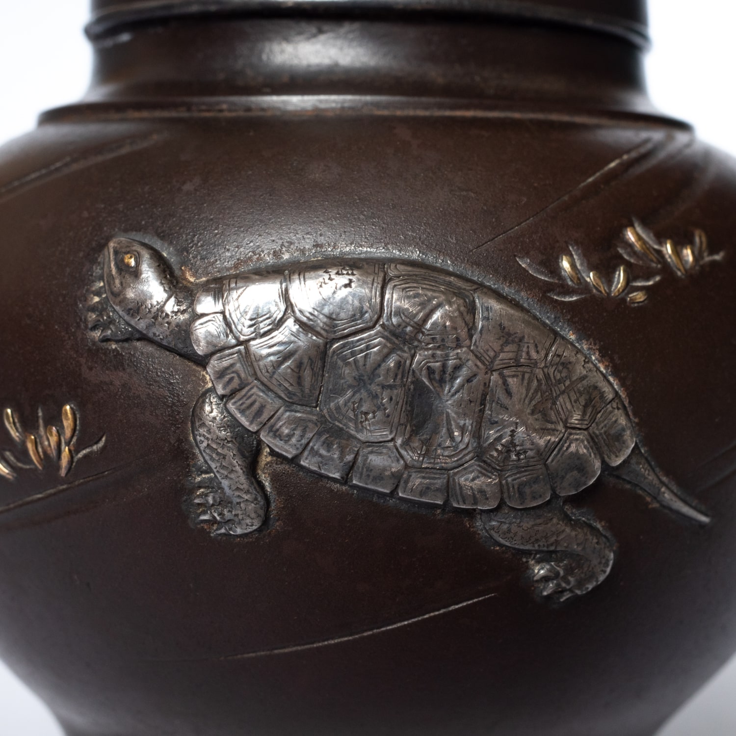 Fine Antique Japanese Silver and Gold Inlay Koro by Tozan Katsunobu. Meiji Period