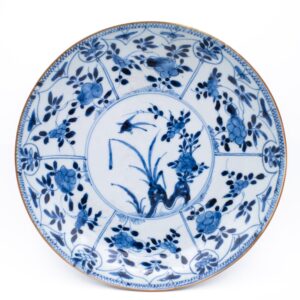 Antique Chinese Blue and White Export Porcelain Dish With Floral Decoration. Early 18th century