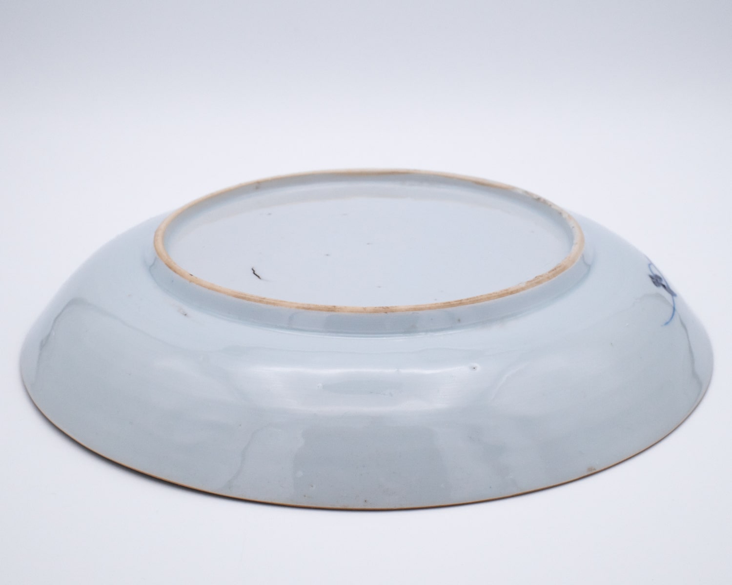 Antique Chinese Blue and White Export Porcelain Dish With Floral Decoration. Early 18th century