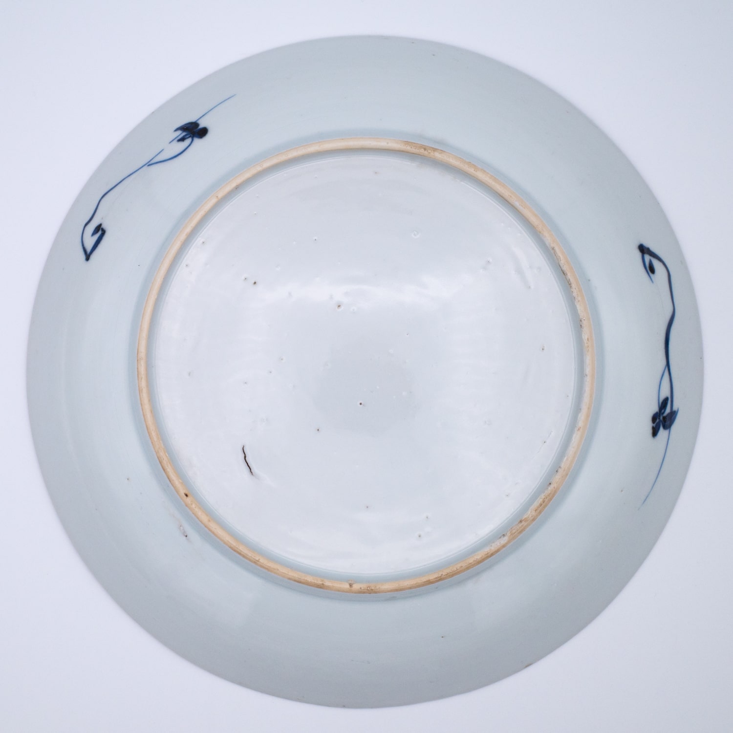 Antique Chinese Blue and White Export Porcelain Dish With Floral Decoration. Early 18th century