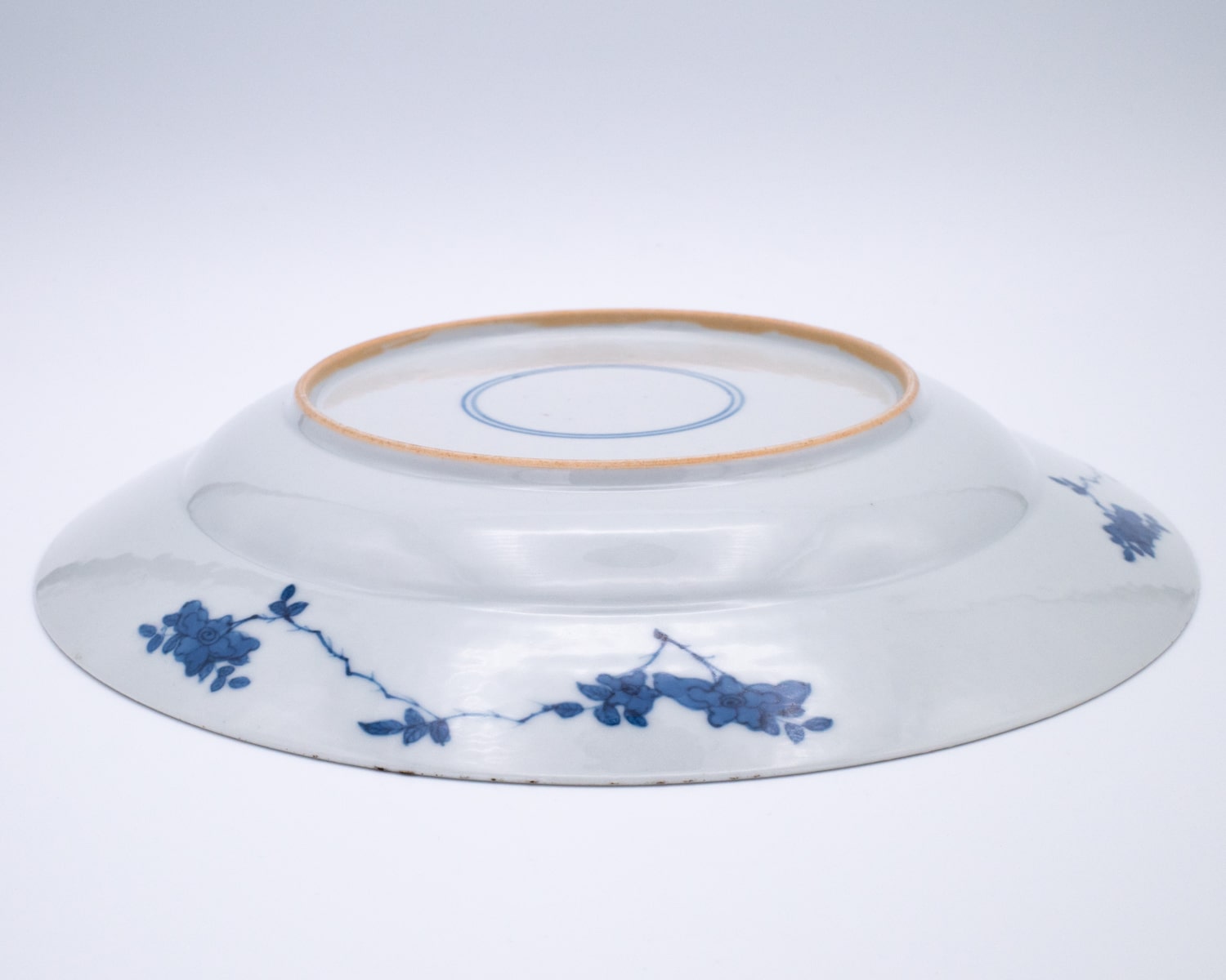 Antique Chinese Blue and White Porcelain Dish With Figures. Kangxi Period, 18th Century