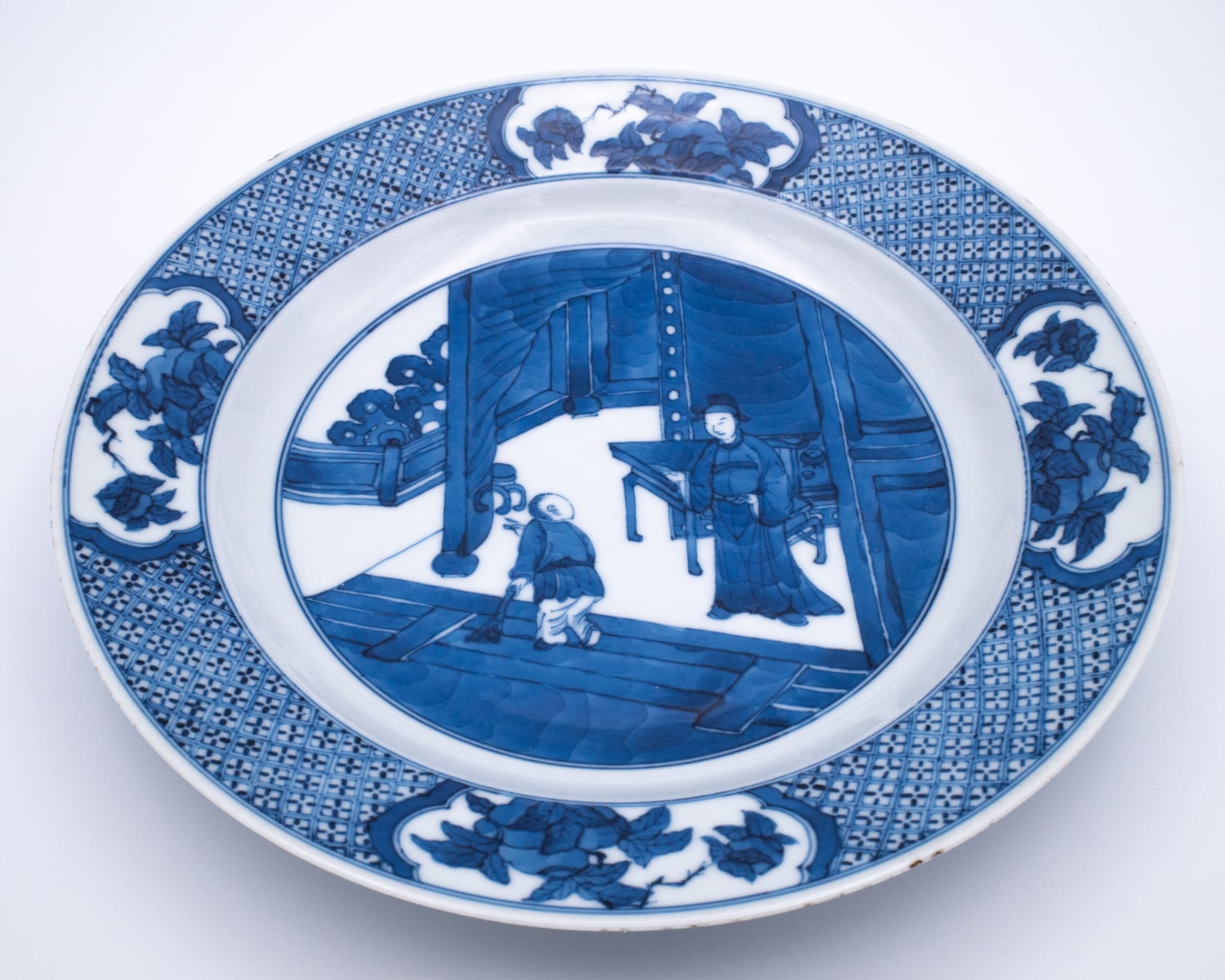 Antique Chinese Blue and White Porcelain Dish With Figures. Kangxi Period, 18th Century