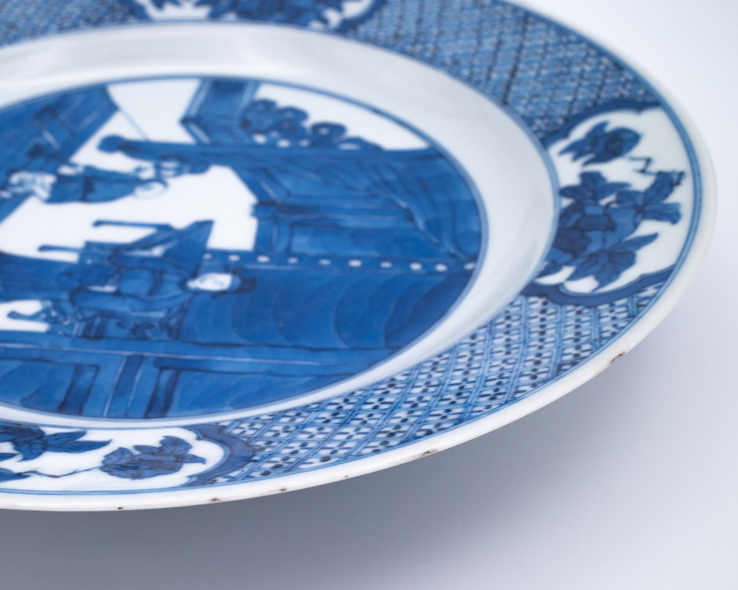 Antique Chinese Blue and White Porcelain Dish With Figures. Kangxi Period, 18th Century