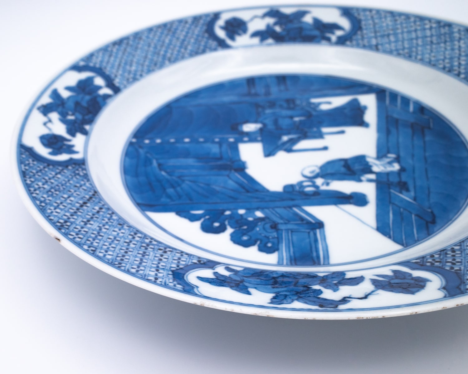 Antique Chinese Blue and White Porcelain Dish With Figures. Kangxi Period, 18th Century