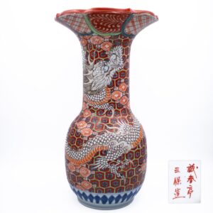 Antique Japanese Imari Porcelain Vase Marked Zoshuntei Sanpo 蔵春亭三保造. Late Edo Period