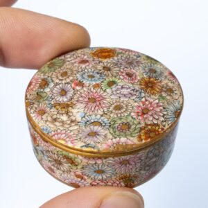 Antique Japanese Miniature Satsuma Pottery Round Box by Kinkozan 錦光山造