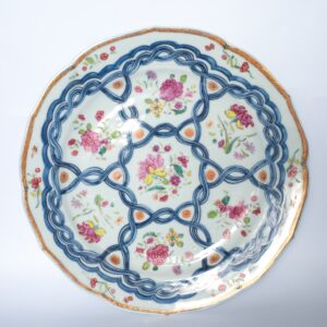 Chinese Antique Famille Rose Export Porcelain Dish. 18th Century, Qianlong Period