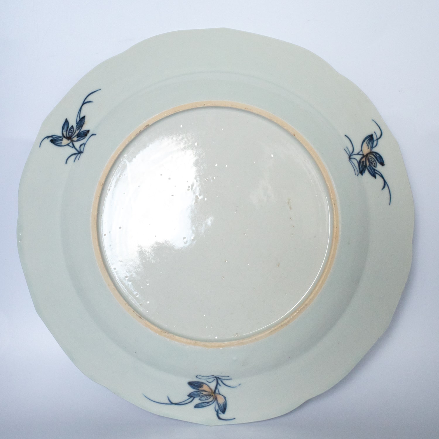 Chinese Antique Famille Rose Export Porcelain Dish. 18th Century, Qianlong Period