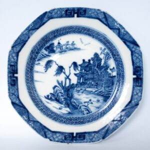 Antique Chinese Octagonal Blue and White Export Porcelain Dish. 18th century, Qianlong Period