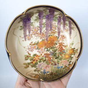Antique Japanese Satsuma Pottery Bowl With Wisterias by Koshida 越田. Early 20th century