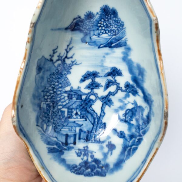 Antique Chinese Blue and White Export Porcelain Gravy or Sauce Boat. 18th century