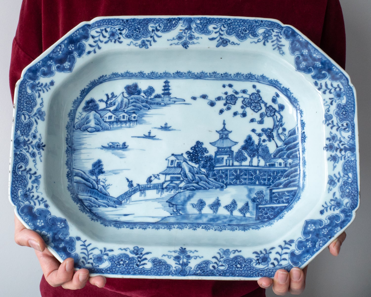 Antique Chinese Blue and White Export Porcelain Tureen Stand. 18th Century, Qianlong Period