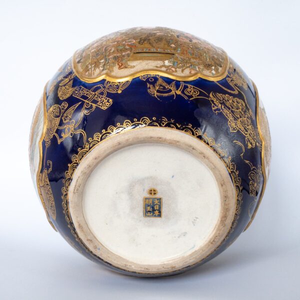 Large Antique Japanese Satsuma Pottery Jar or Koro by Meigyokuzan. Meiji Period