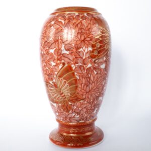 Fine Antique Japanese Aka-e Kutani Porcelain Vase With Butterflies. Meiji Period