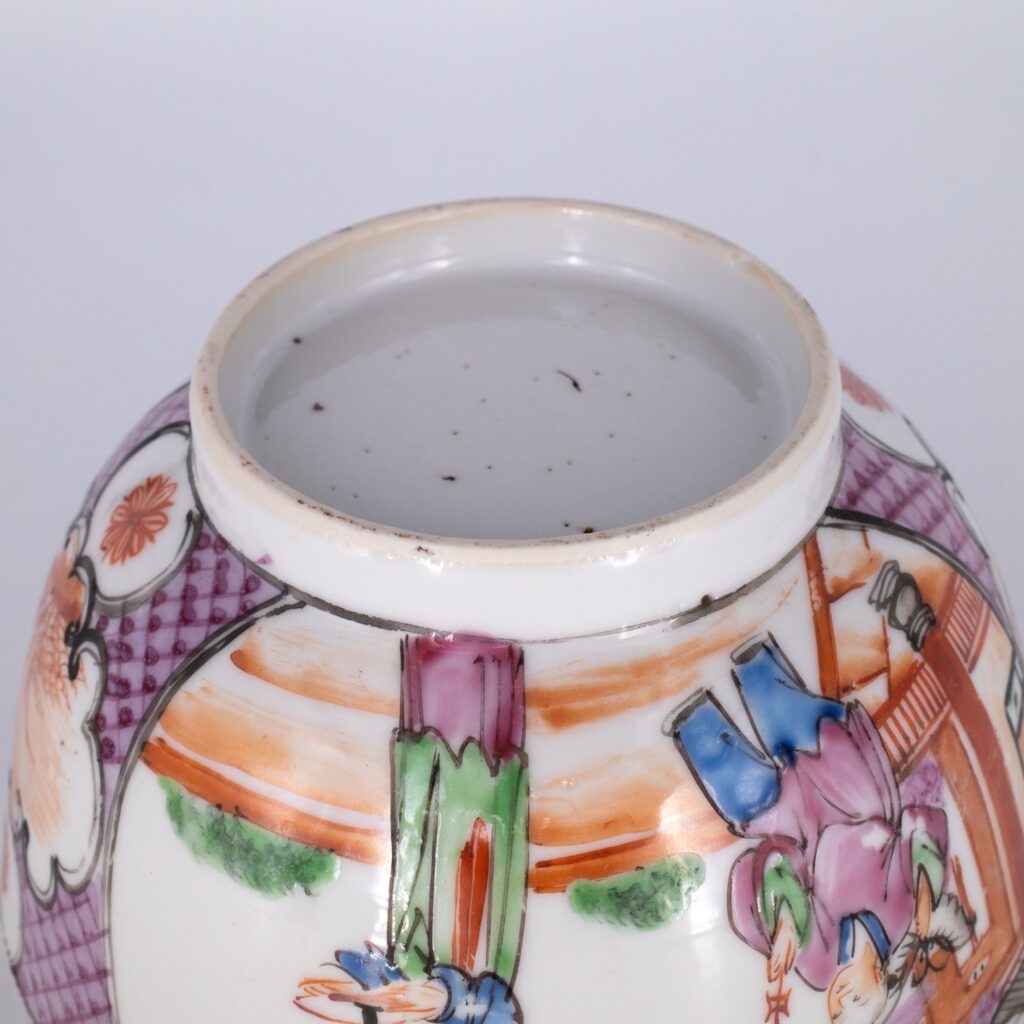 Later Qianlong period export bowl decorated in typical 'Mandarin' palette, 18th century.
