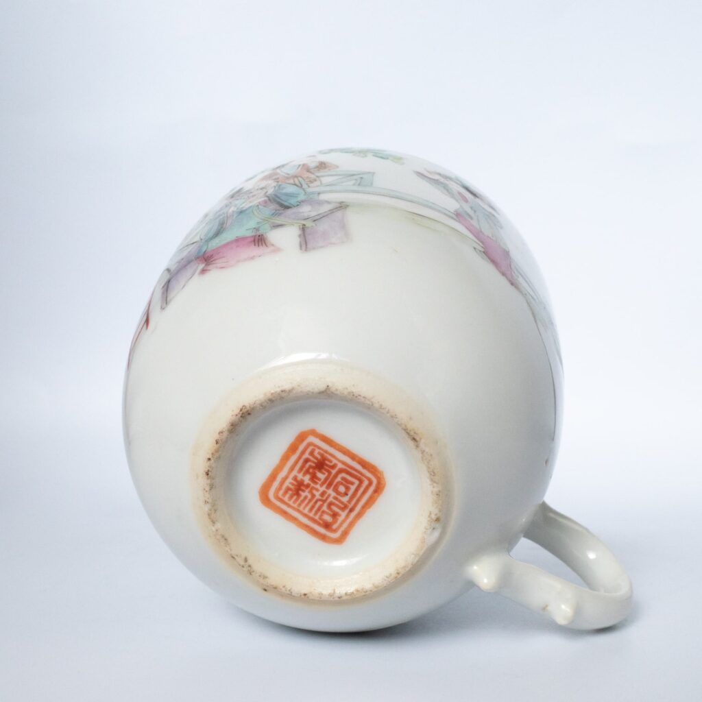 Famille rose decorated cup with four-character Tongzhi seal mark, second half of the 19th century.