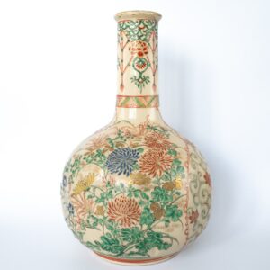 Antique Japanese Awata Satsuma Pottery Bottle Vase By Kinkozan. Early 20th century