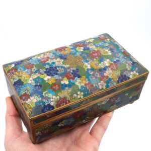 Fine Antique Chinese Cloisonne Enamel Box. Thousand Flowers Pattern. Early 20th century
