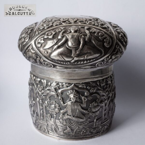 Fine Antique Indian Repousse Silver Box Tea Caddy by J Boseck & Co Calcutta. 246 grams