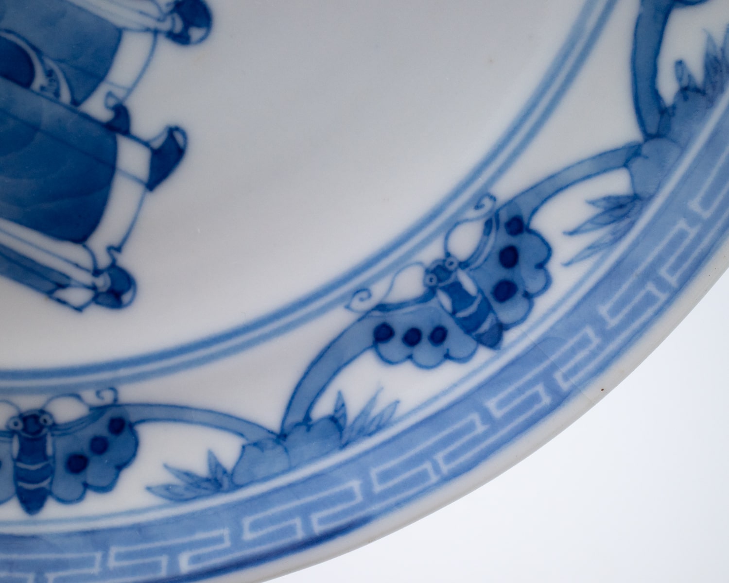 Fine Antique Chinese Blue and White Porcelain Plate With Immortals. 19th Century